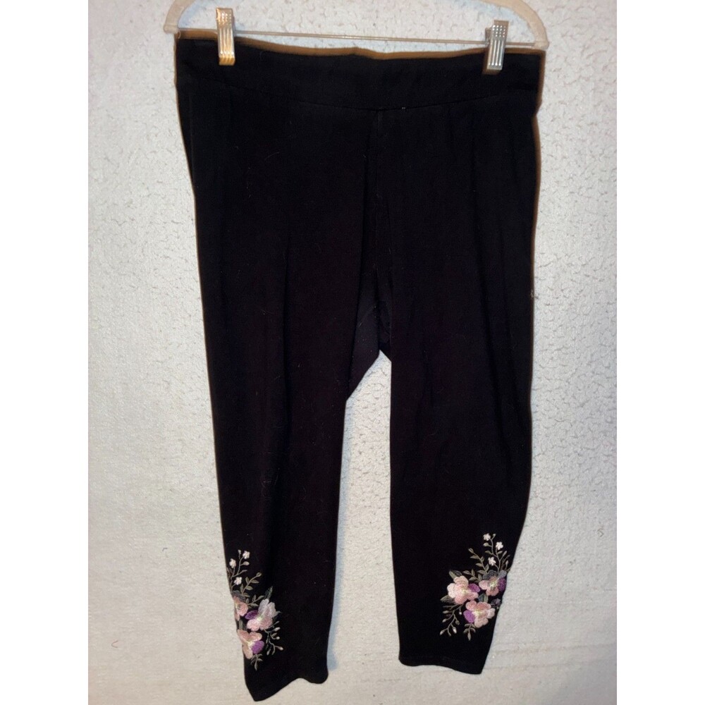 Torrid size 2 black pants pull on capris floral Embroidered Embroidery design